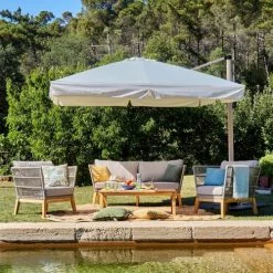 Kerama Parasols Parasol Suspendu Structure Imitation Bois Et Tissu Blanc Naturel 3x3m -Tapis extérieur Soldes parasol suspendu structure imitation bois et tissu blanc naturel 3x3m 1