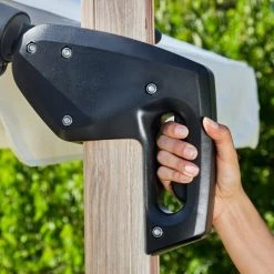 Kerama Parasols Parasol Suspendu Structure Imitation Bois Et Tissu Blanc Naturel 3x3m -Tapis extérieur Soldes parasol suspendu structure imitation bois et tissu blanc naturel 3x3m 2