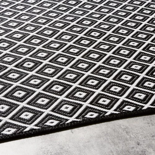 Maisons Du Monde Tapis Extérieur Tapis En Polypropylène Motifs Graphiques Noirs Et Blancs 180x180, OEKO-TEX® 4 Maisons Du Monde Tapis Extérieur Tapis En Polypropylène Motifs Graphiques Noirs Et Blancs 180x180, OEKO-TEX® – Image 2