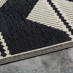 Maisons Du Monde Tapis Extérieur Tapis Réversible En Polypropylène Motifs Triangles écrus Et Noirs 180x270 8 Maisons Du Monde Tapis Extérieur Tapis Réversible En Polypropylène Motifs Triangles écrus Et Noirs 180x270 -Tapis extérieur Soldes tapis reversible en polypropylene motifs triangles ecrus et noirs 180x270 1000 2 7 212961 3